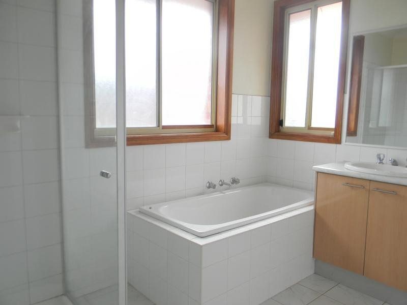 1/24 Millers Road, Brooklyn VIC 3012