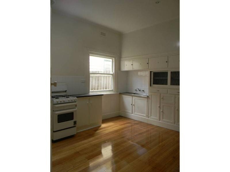 16 Robbs Road, West Footscray VIC 3012