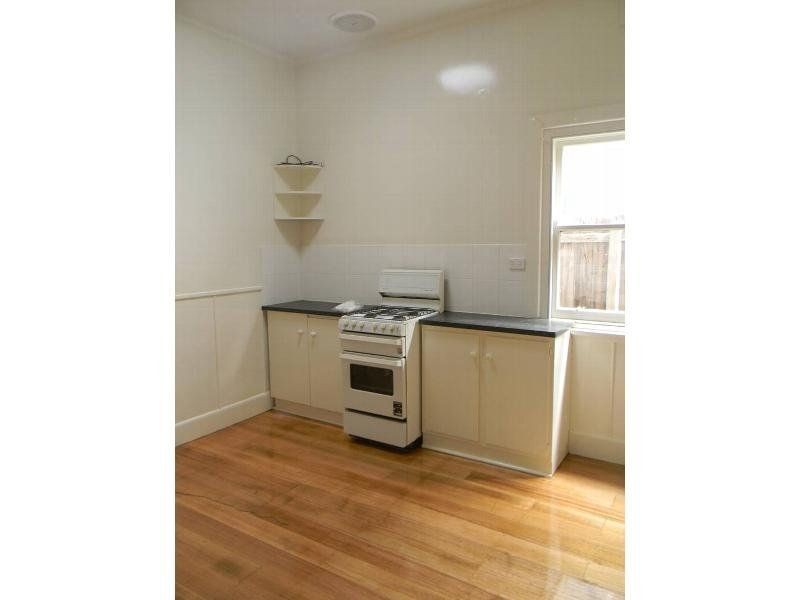 16 Robbs Road, West Footscray VIC 3012