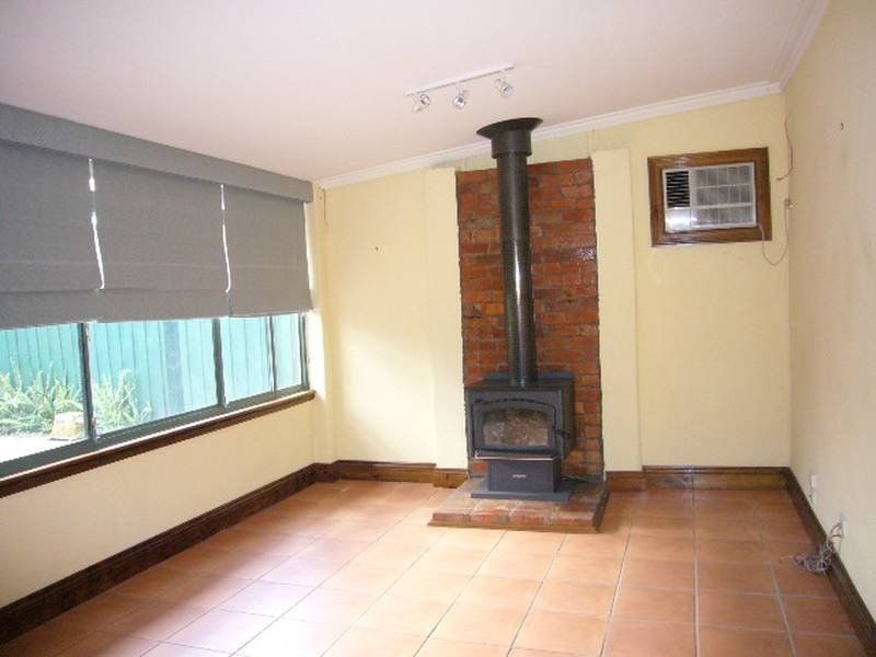 90 Queensville Street, Kingsville VIC 3012