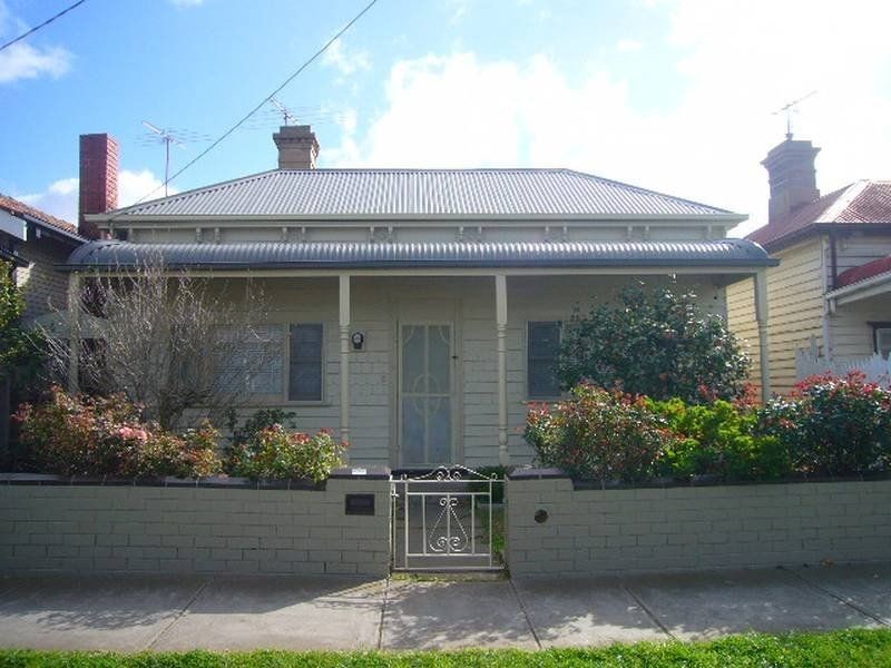 24 Pentland Parade, Seddon VIC 3011