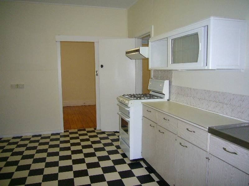 24 Pentland Parade, Seddon VIC 3011