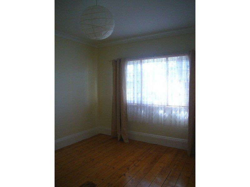 24 Pentland Parade, Seddon VIC 3011