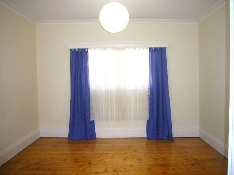 24 Pentland Parade, Seddon VIC 3011