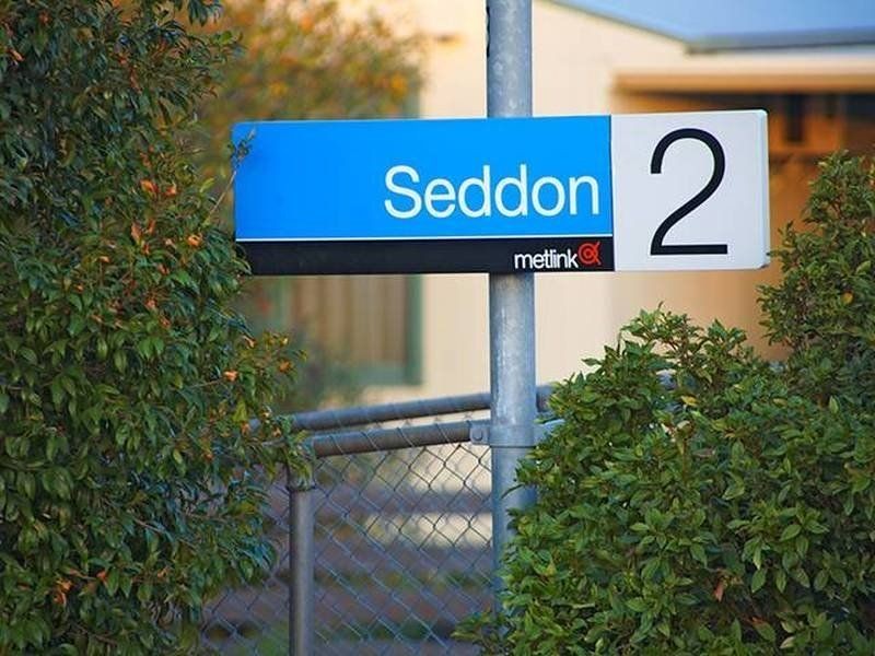 24 Pentland Parade, Seddon VIC 3011