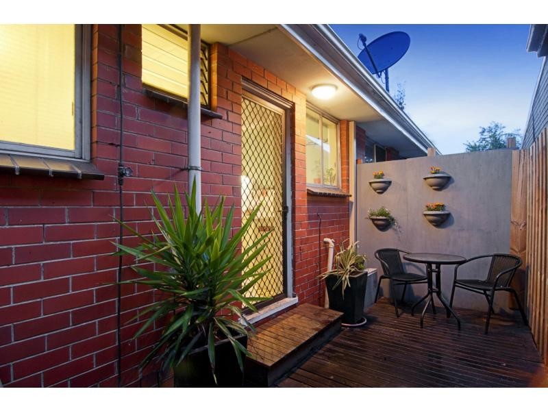 1/217 Buckley Street, Seddon VIC 3011
