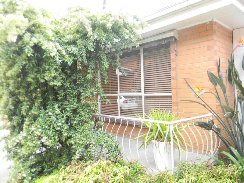 Unit 2/28 Ormond Road, West Footscray VIC 3012