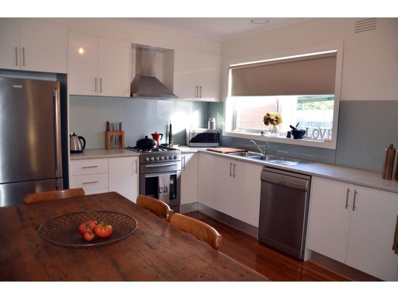 37 Queensville Street, Kingsville VIC 3012