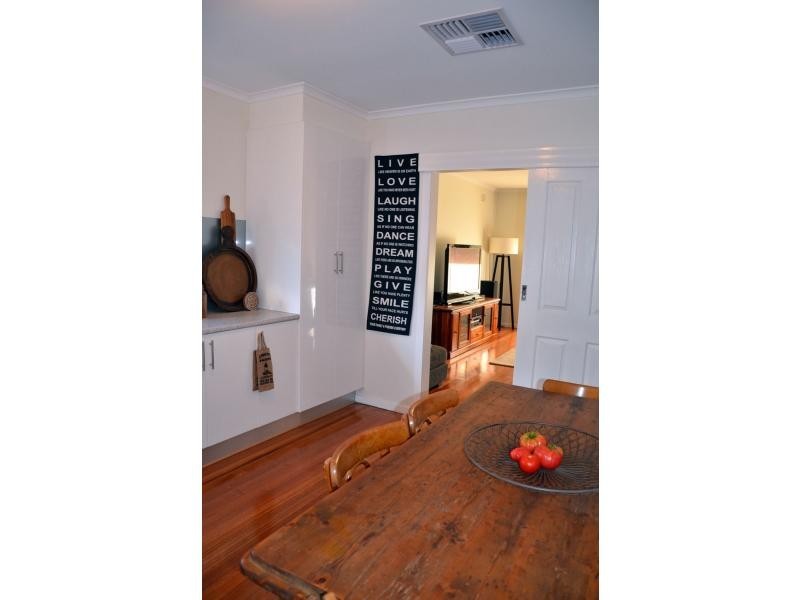 37 Queensville Street, Kingsville VIC 3012