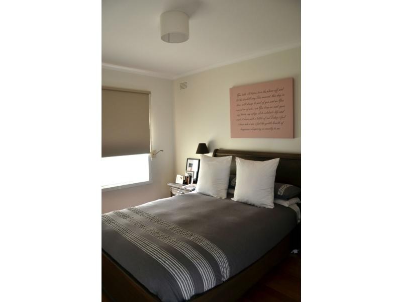 37 Queensville Street, Kingsville VIC 3012