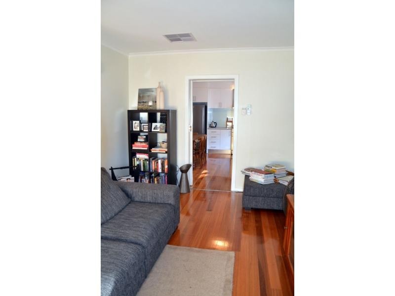 37 Queensville Street, Kingsville VIC 3012