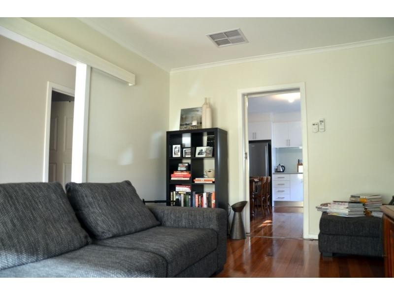 37 Queensville Street, Kingsville VIC 3012