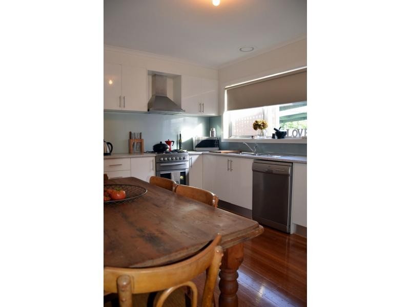 37 Queensville Street, Kingsville VIC 3012