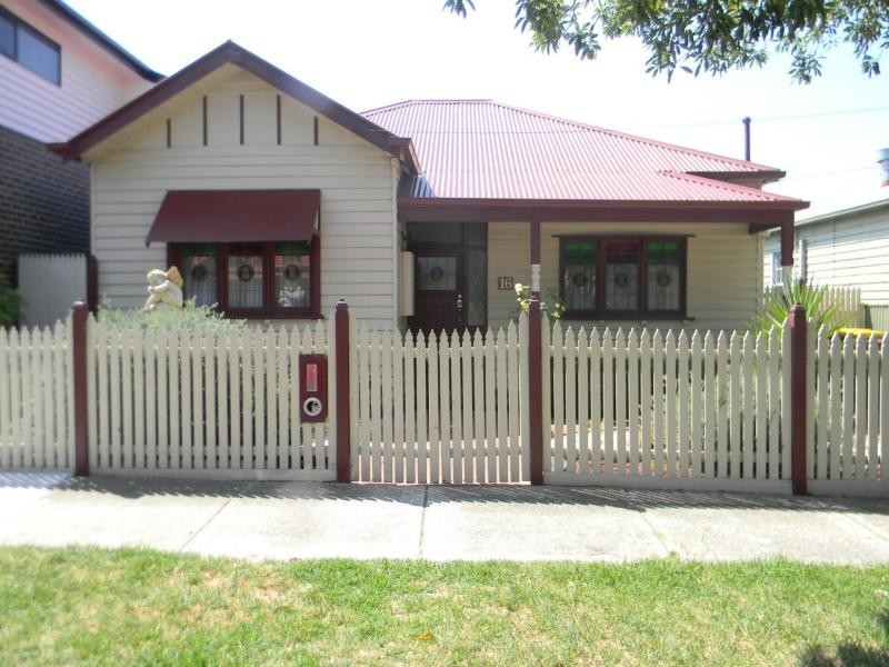 16 Madden Street, Maidstone VIC 3012