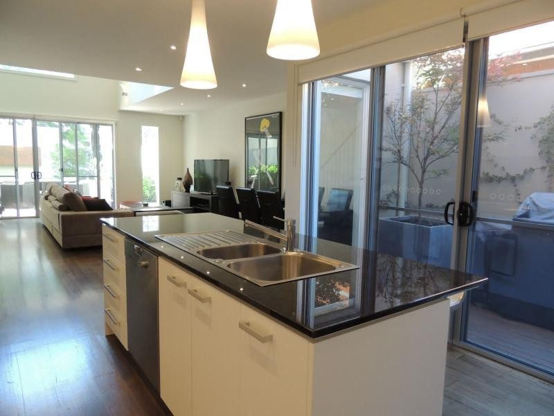 2/12 Simpson Street, Yarraville VIC 3013