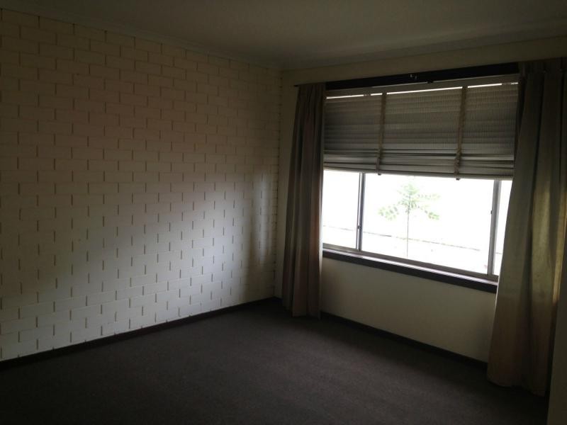 2/2A Saltley Street, South Kingsville VIC 3015