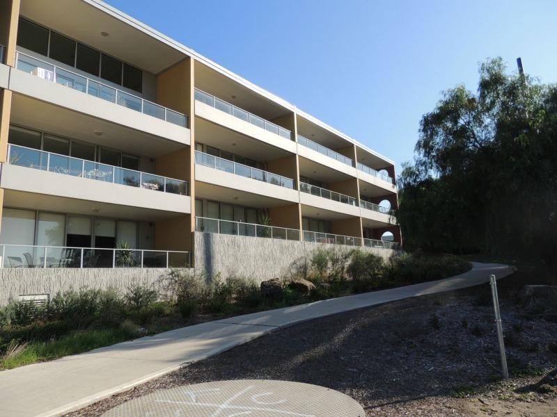 19/2 Saltriver Place, Footscray VIC 3011