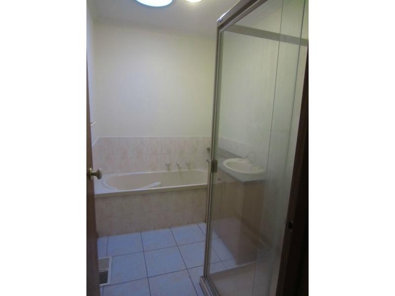 2/21 Caesar Street, Mulgrave VIC 3170