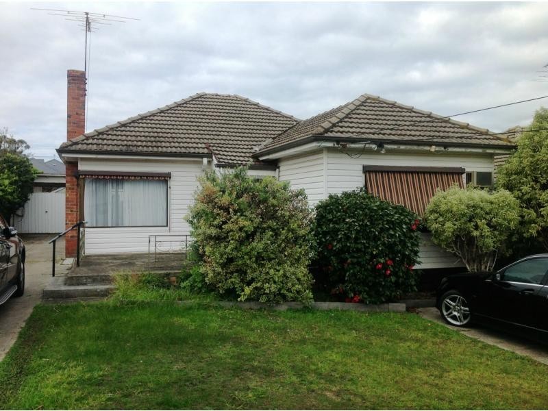100 Deakin Street, Essendon VIC 3040