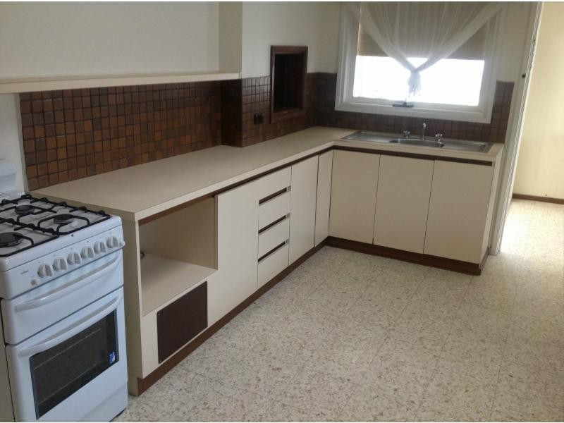 100 Deakin Street, Essendon VIC 3040