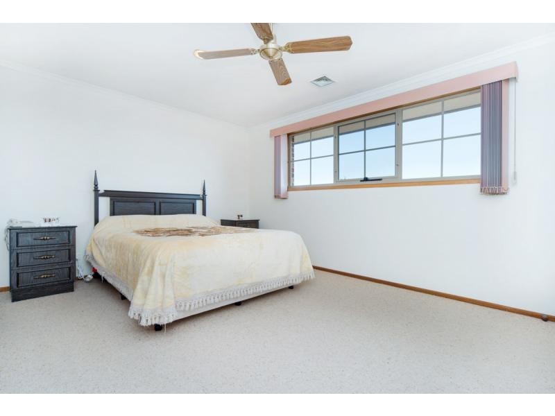 5 Helsal Court, Frankston VIC 3199