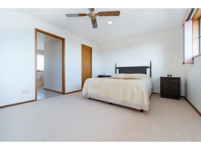 5 Helsal Court, Frankston VIC 3199