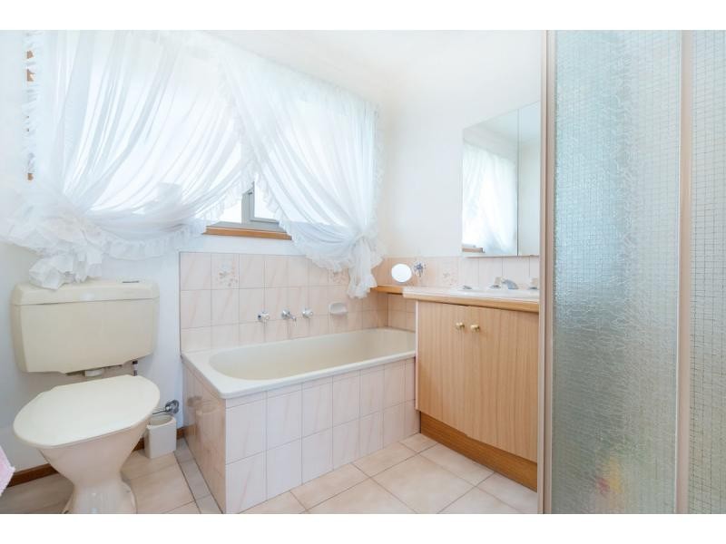 5 Helsal Court, Frankston VIC 3199