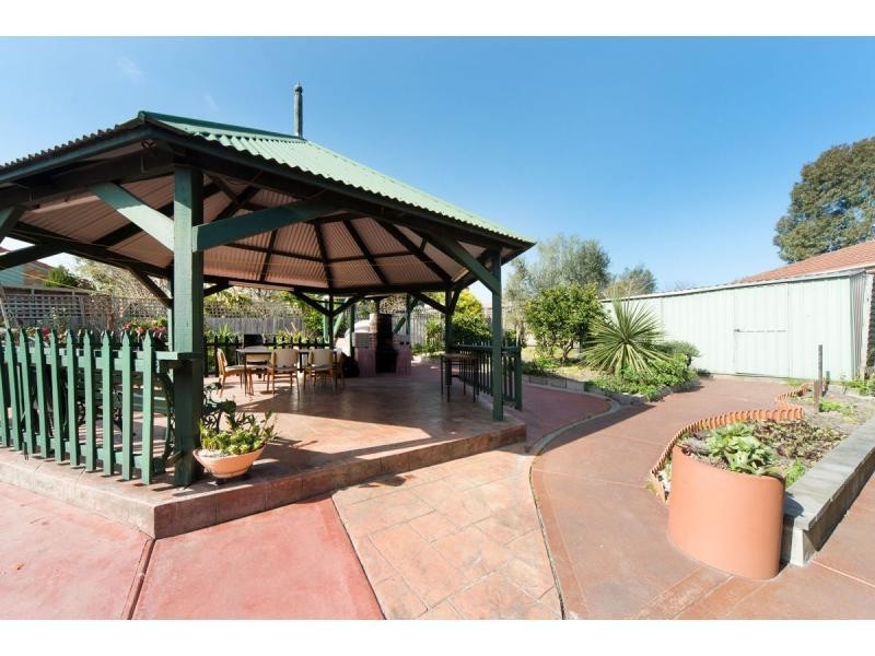 5 Helsal Court, Frankston VIC 3199