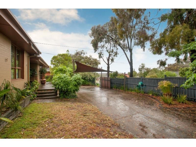 15 Coleman Road, Wantirna South VIC 3152