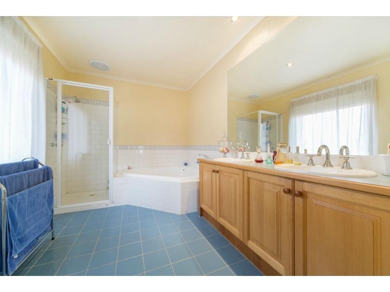 7 Wood Road, Narre Warren South VIC 3805