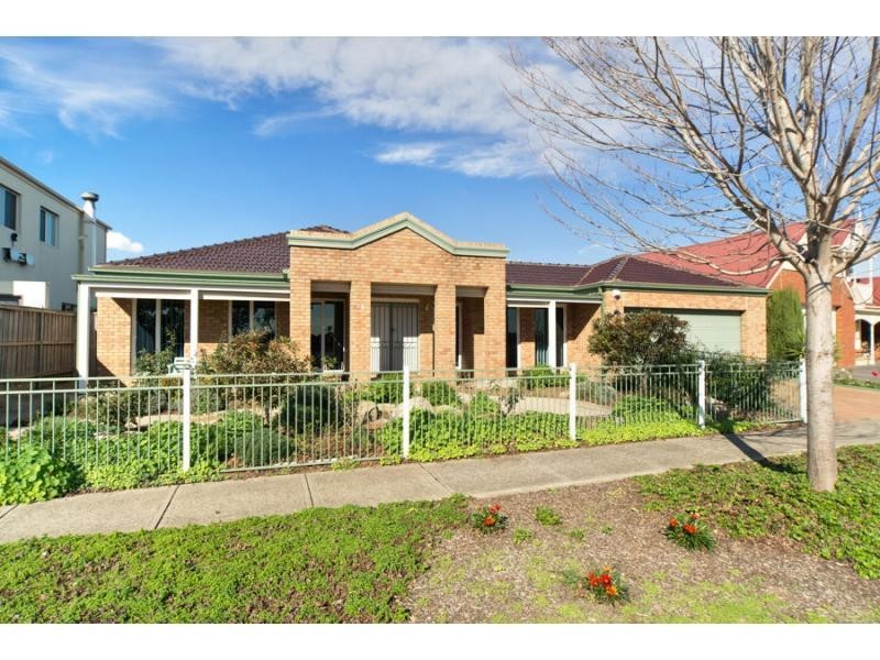30 Moondarra Drive, Berwick VIC 3806