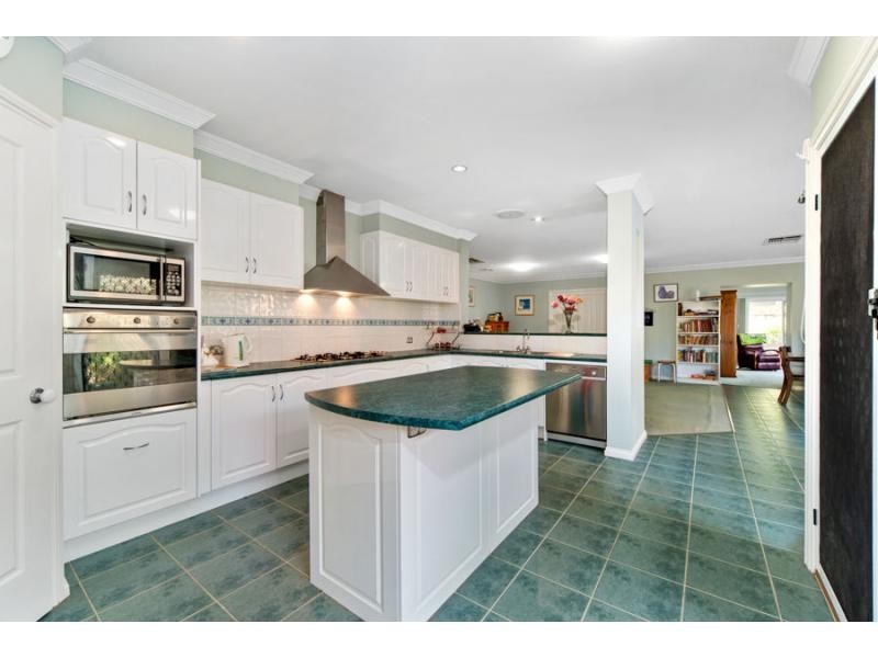 30 Moondarra Drive, Berwick VIC 3806