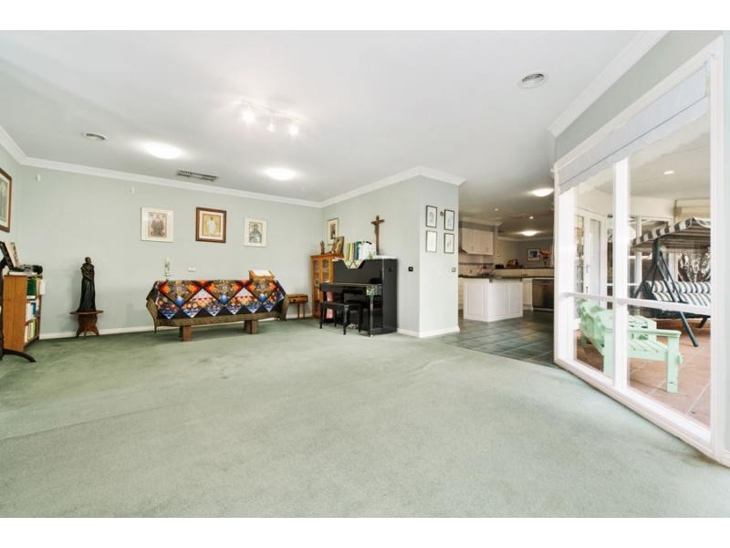 30 Moondarra Drive, Berwick VIC 3806