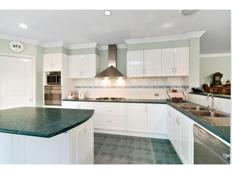 30 Moondarra Drive, Berwick VIC 3806