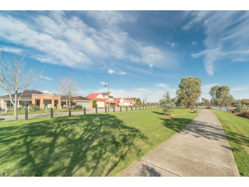 30 Moondarra Drive, Berwick VIC 3806