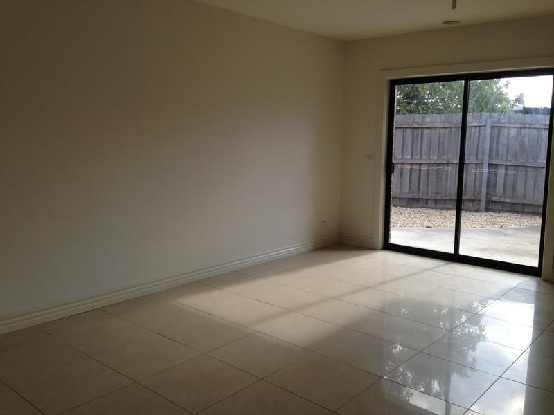 2/114 The Boulevard, Thomastown VIC 3074