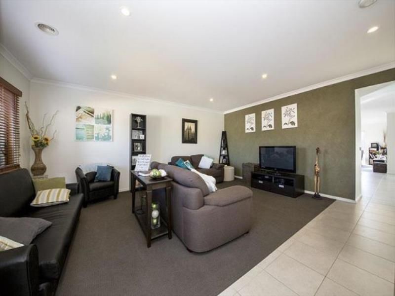 17 Sky Way, Carrum Downs VIC 3201