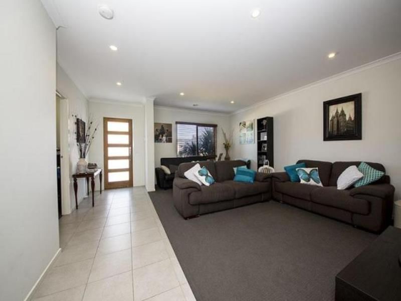 17 Sky Way, Carrum Downs VIC 3201