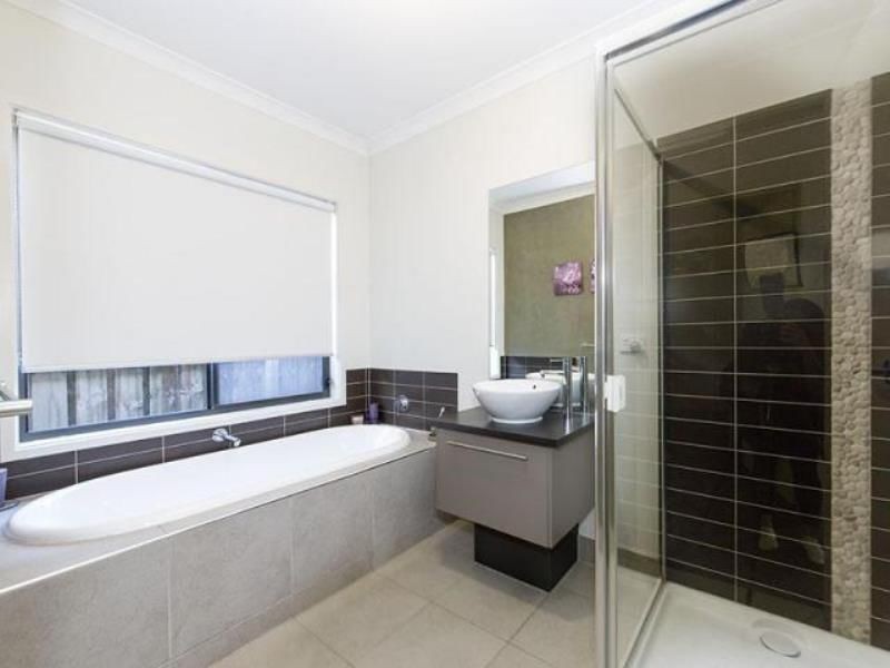 17 Sky Way, Carrum Downs VIC 3201