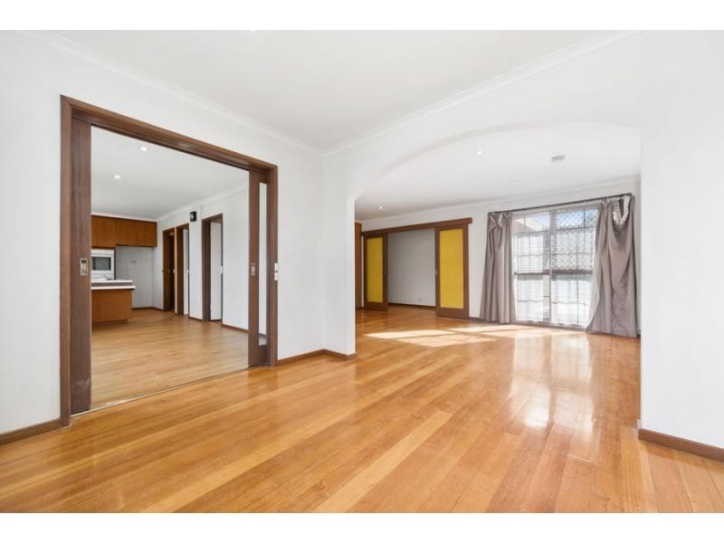 74 Guinevere Parade, Glen Waverley VIC 3150