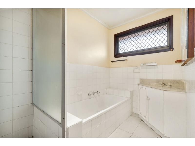 74 Guinevere Parade, Glen Waverley VIC 3150