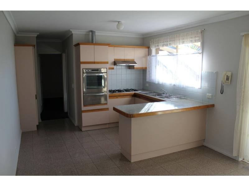 Unit 2/2 Maritana Avenue, Reservoir VIC 3073