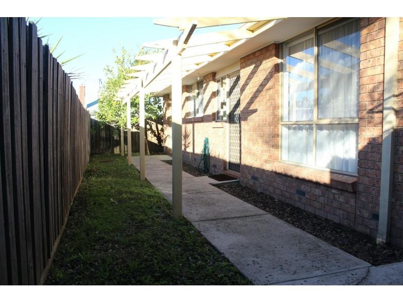 Unit 2/2 Maritana Avenue, Reservoir VIC 3073