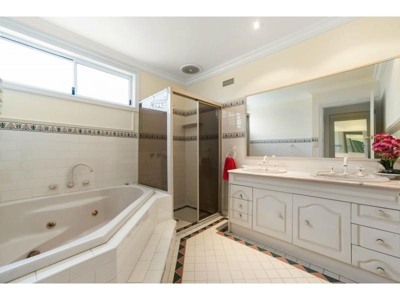 5 Harlington Street, Clayton VIC 3168