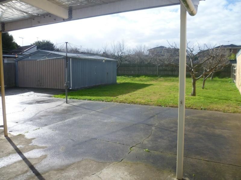 10 Dundee Avenue, Chadstone VIC 3148