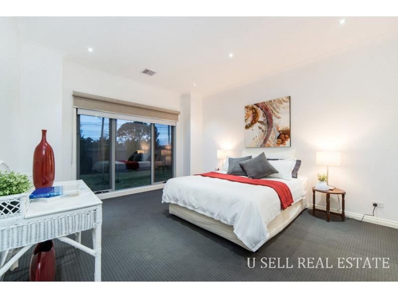 130 Como Parade West, Parkdale VIC 3195