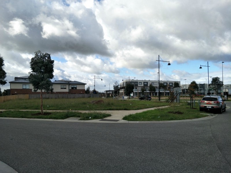 2 – 8S Mickelham Drive, Cranbourne North VIC 3977