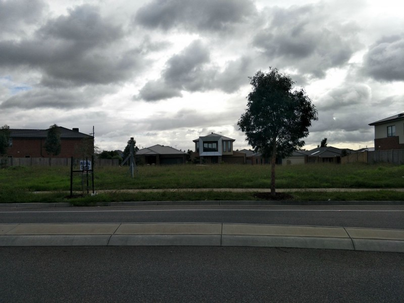 2 – 8S Mickelham Drive, Cranbourne North VIC 3977