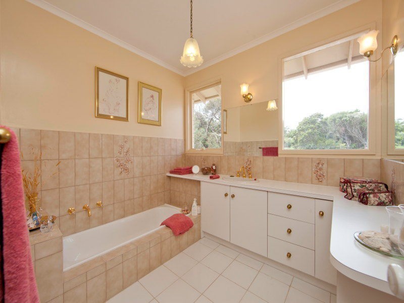 6 Raymond Street, Mount Martha VIC 3934