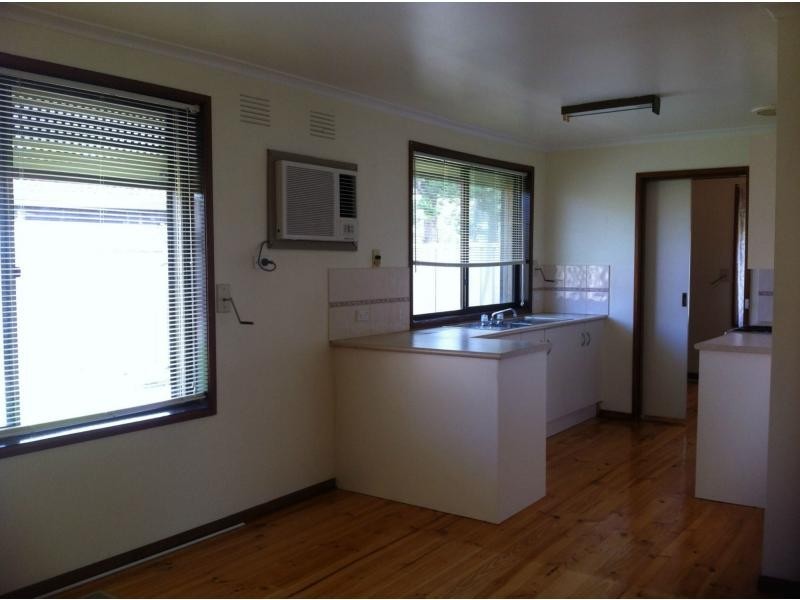 18 Angourie Crescent, Taylors Lakes VIC 3038